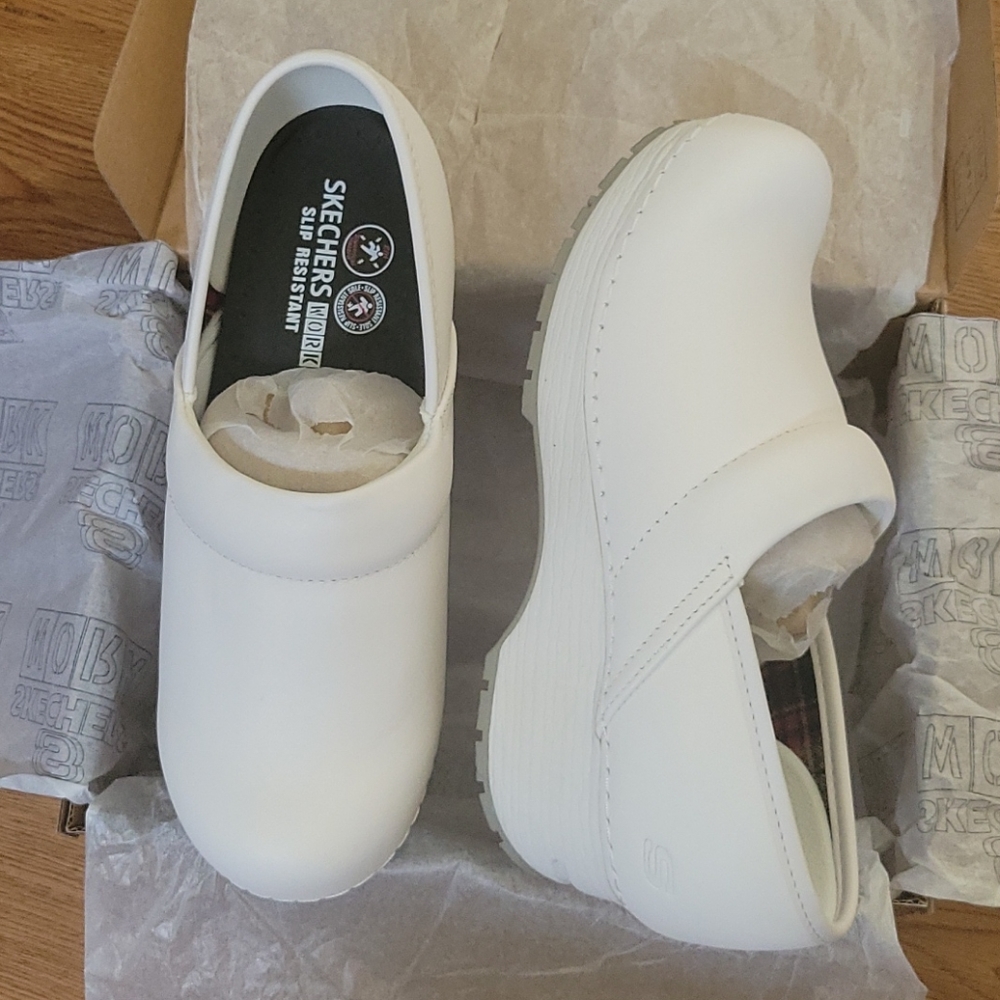 Sketchers White Nursing Clog